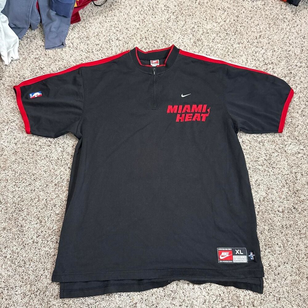Nike Men's Black and Grey T-shirt